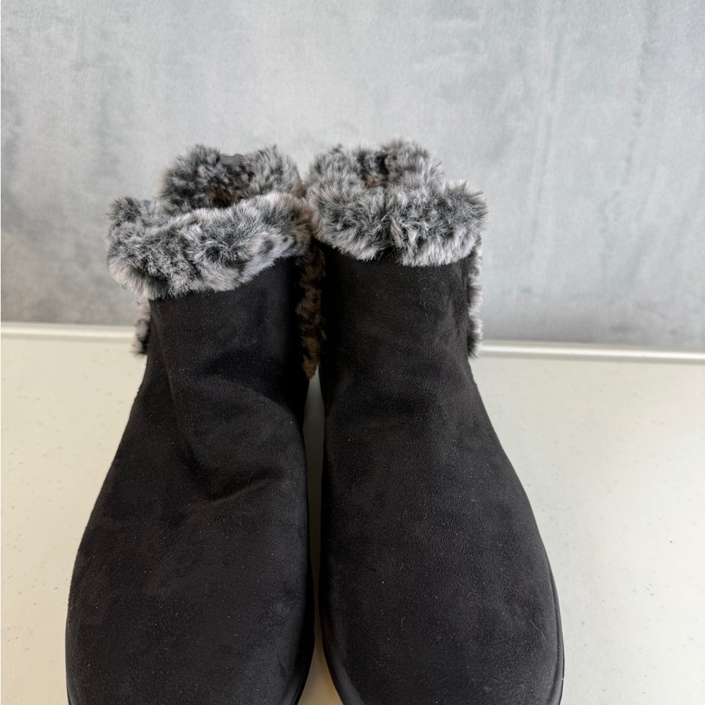 Clarks Cloudstepper Booties Size 11 womens Black New Faux Fur Suede - Picture 2 of 8